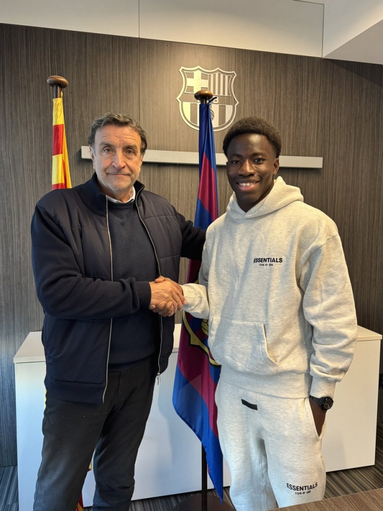 巴萨官方：和15岁小将通卡拉达成续约协议，年满16岁生效